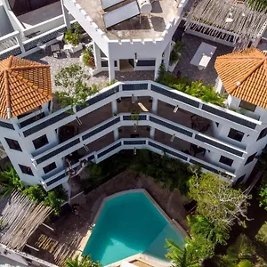 the-castle-of-tulum.quintano-roohotels.com/